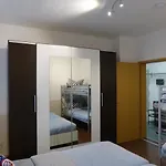 Friedrich Schiller, 2 Schlafzimmer, Balkon,kostenloses Wifi, Naehe Zentrum, דירה
