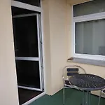 Friedrich Schiller, 2 Schlafzimmer, Balkon,kostenloses Wifi, Naehe Zentrum, דירה *