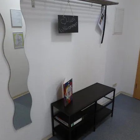 Apartment Ferienwohnung Friedrich Schiller, 2 Schlafzimmer, Balkon,kostenloses Wifi, Nahe Zentrum,