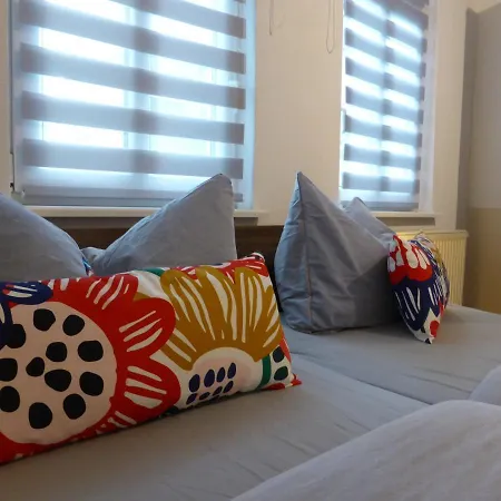 Апартаменты Ferienwohnung Friedrich Schiller, 2 Schlafzimmer, Balkon,kostenloses Wifi, Nahe Zentrum, Ена