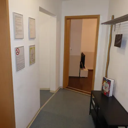Ferienwohnung Friedrich Schiller, 2 Schlafzimmer, Balkon,kostenloses Wifi, Nahe Zentrum,