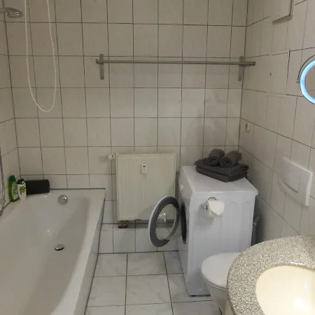 Friedrich Schiller, 2 Schlafzimmer, Balkon,kostenloses Wifi, Naehe Zentrum, Appartement Jena