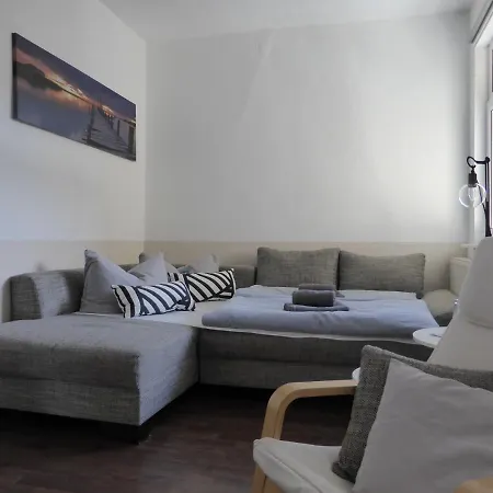 Apartment Ferienwohnung Friedrich Schiller, 2 Schlafzimmer, Balkon,kostenloses Wifi, Nahe Zentrum,
