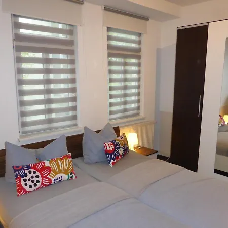 Ferienwohnung Friedrich Schiller, 2 Schlafzimmer, Balkon,kostenloses Wifi, Nahe Zentrum, *