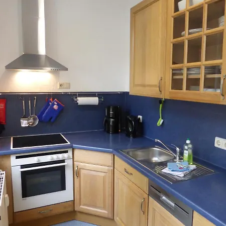 Apartment Ferienwohnung Friedrich Schiller, 2 Schlafzimmer, Balkon,kostenloses Wifi, Nahe Zentrum, *