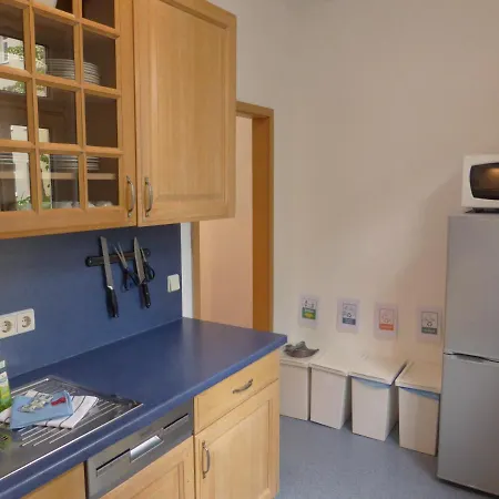 Апартаменты Ferienwohnung Friedrich Schiller, 2 Schlafzimmer, Balkon,kostenloses Wifi, Nahe Zentrum, *