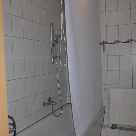 Apartment Ferienwohnung Friedrich Schiller, 2 Schlafzimmer, Balkon,kostenloses Wifi, Nahe Zentrum, Jena