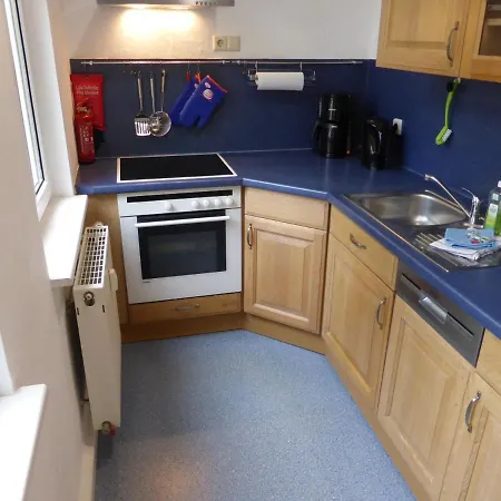 Ferienwohnung Friedrich Schiller, 2 Schlafzimmer, Balkon,kostenloses Wifi, Nahe Zentrum, Apartment