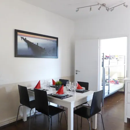 Friedrich Schiller, 2 Schlafzimmer, Balkon,kostenloses Wifi, Naehe Zentrum, Appartement