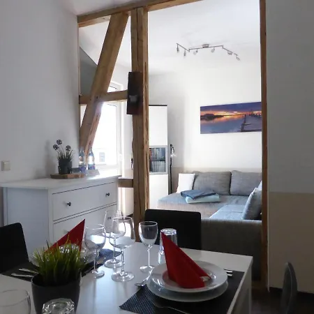 Ferienwohnung Friedrich Schiller, 2 Schlafzimmer, Balkon,kostenloses Wifi, Nahe Zentrum, Apartment