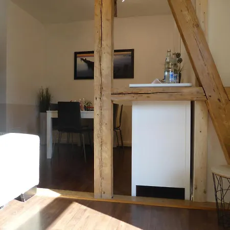 Ferienwohnung Friedrich Schiller, 2 Schlafzimmer, Balkon,kostenloses Wifi, Nahe Zentrum, Apartment