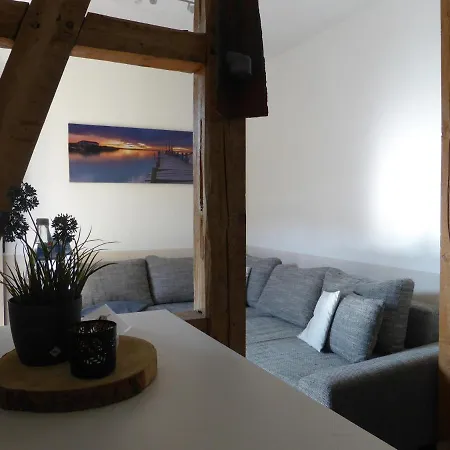 Apartment Ferienwohnung Friedrich Schiller, 2 Schlafzimmer, Balkon,kostenloses Wifi, Nahe Zentrum, *