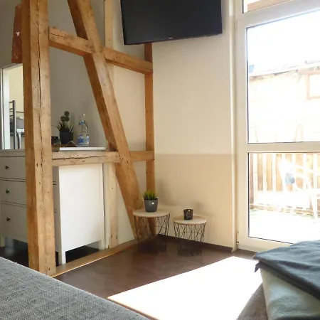 Ferienwohnung Friedrich Schiller, 2 Schlafzimmer, Balkon,kostenloses Wifi, Nahe Zentrum, *