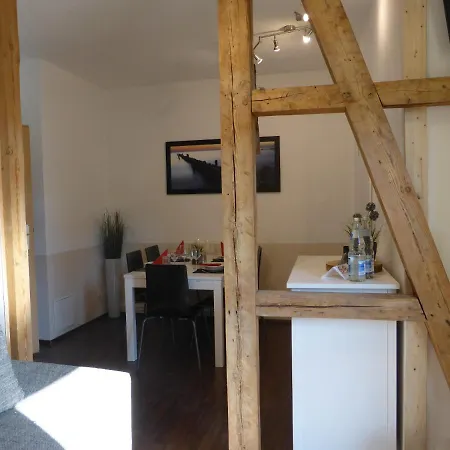 Apartment Ferienwohnung Friedrich Schiller, 2 Schlafzimmer, Balkon,kostenloses Wifi, Nahe Zentrum, *