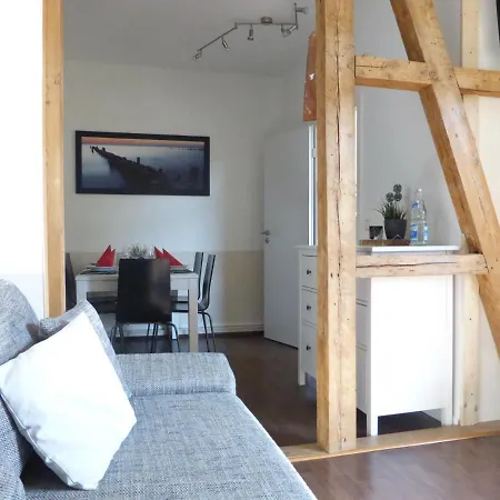 Ferienwohnung Friedrich Schiller, 2 Schlafzimmer, Balkon,kostenloses Wifi, Nahe Zentrum,