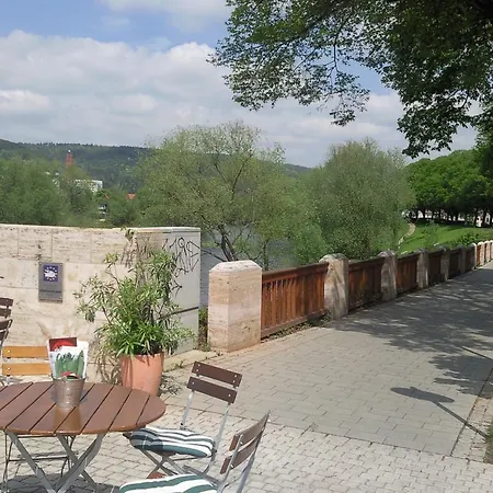 Апартаменты Ferienwohnung Friedrich Schiller, 2 Schlafzimmer, Balkon,kostenloses Wifi, Nahe Zentrum, *