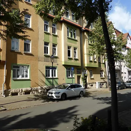 Apartment Ferienwohnung Friedrich Schiller, 2 Schlafzimmer, Balkon,kostenloses Wifi, Nahe Zentrum,