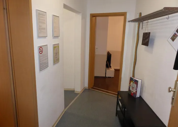 Ferienwohnung Friedrich Schiller, 2 Schlafzimmer, Balkon,kostenloses Wifi, Nahe Zentrum,