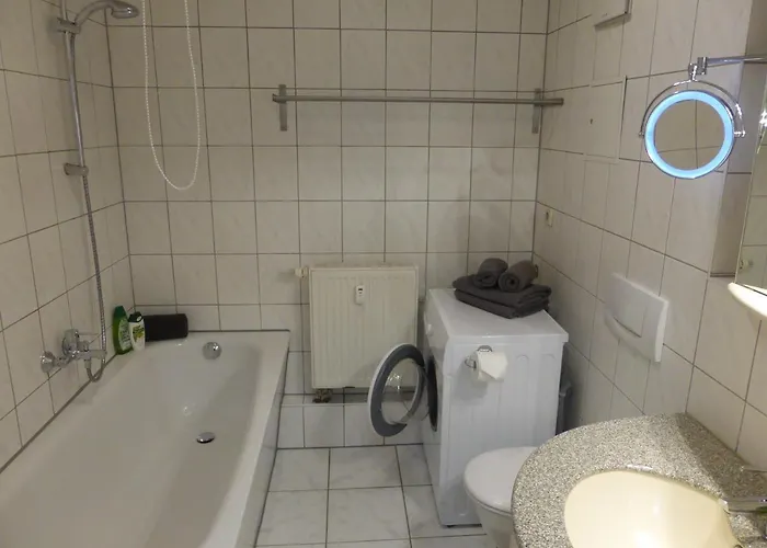 Friedrich Schiller, 2 Schlafzimmer, Balkon,kostenloses Wifi, Nähe Zentrum, Apartment Jena