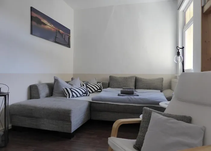 Lägenhet Ferienwohnung Friedrich Schiller, 2 Schlafzimmer, Balkon,kostenloses Wifi, Nahe Zentrum,