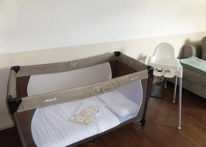 Ferienwohnung Friedrich Schiller, 2 Schlafzimmer, Balkon,kostenloses Wifi, Nahe Zentrum,