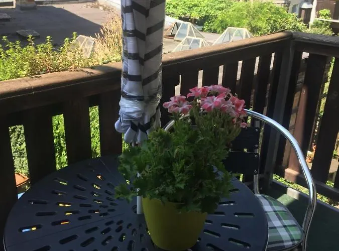 Ferienwohnung Friedrich Schiller, 2 Schlafzimmer, Balkon,kostenloses Wifi, Nahe Zentrum, * Jena