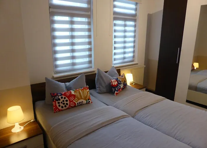 Lägenhet Ferienwohnung Friedrich Schiller, 2 Schlafzimmer, Balkon,kostenloses Wifi, Nahe Zentrum, *