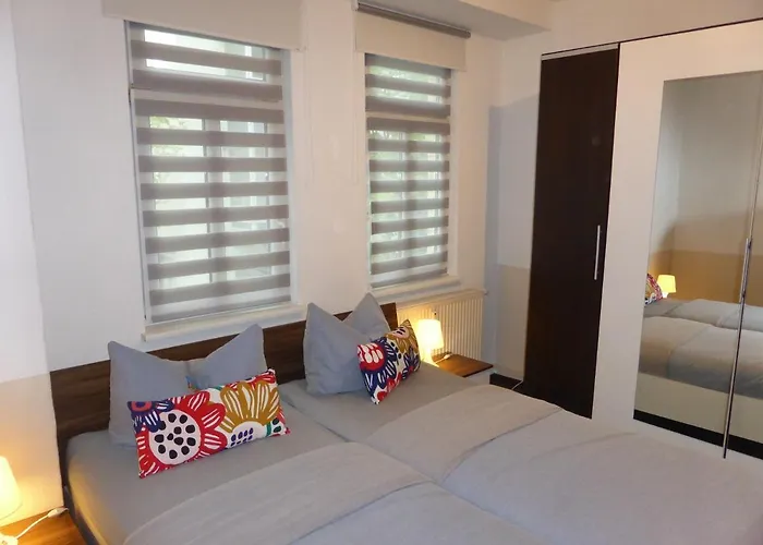 Ferienwohnung Friedrich Schiller, 2 Schlafzimmer, Balkon,kostenloses Wifi, Nahe Zentrum, *