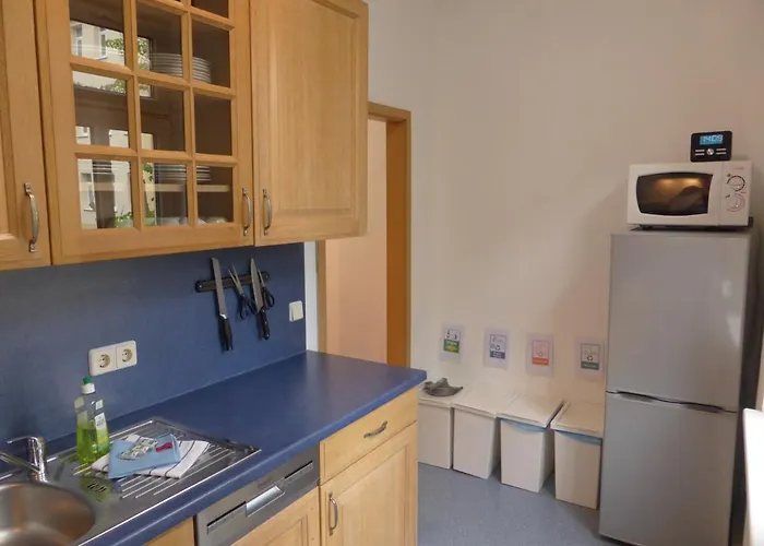 Lägenhet Ferienwohnung Friedrich Schiller, 2 Schlafzimmer, Balkon,kostenloses Wifi, Nahe Zentrum, *