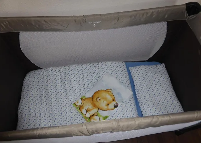 Ferienwohnung Friedrich Schiller, 2 Schlafzimmer, Balkon,kostenloses Wifi, Nahe Zentrum, *