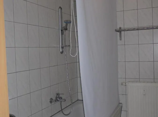 Lägenhet Ferienwohnung Friedrich Schiller, 2 Schlafzimmer, Balkon,kostenloses Wifi, Nahe Zentrum, Jena