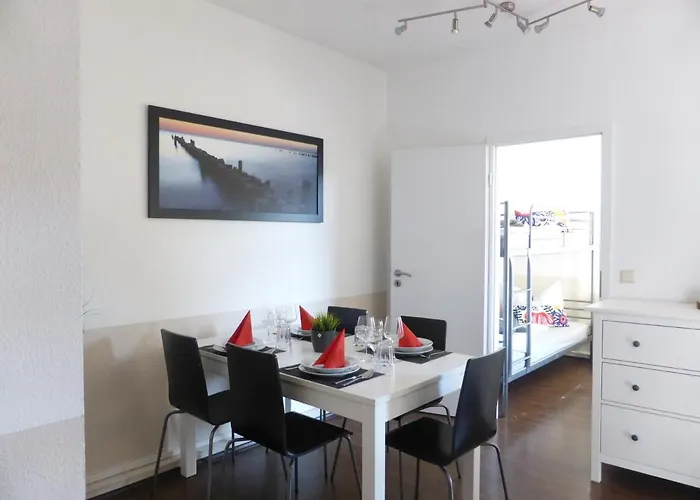 Friedrich Schiller, 2 Schlafzimmer, Balkon,kostenloses Wifi, Nähe Zentrum, Apartment