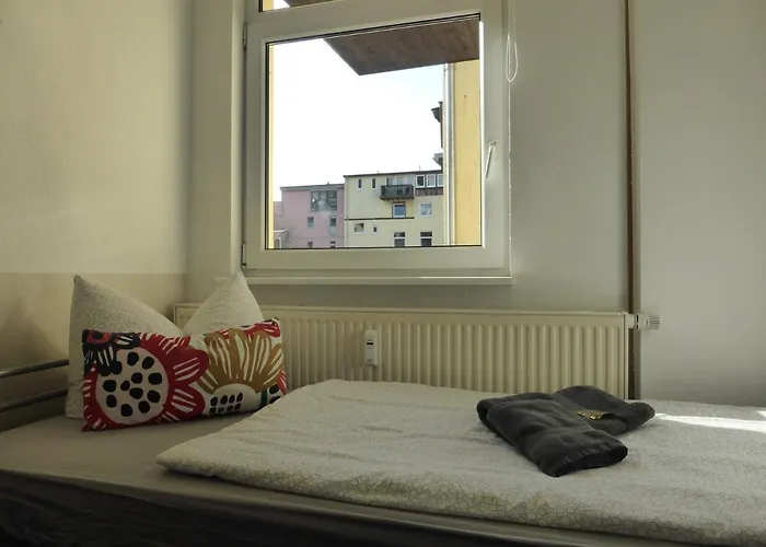 Ferienwohnung Friedrich Schiller, 2 Schlafzimmer, Balkon,kostenloses Wifi, Nahe Zentrum, * Jena