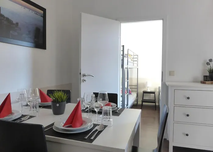 Friedrich Schiller, 2 Schlafzimmer, Balkon,kostenloses Wifi, Nähe Zentrum, *