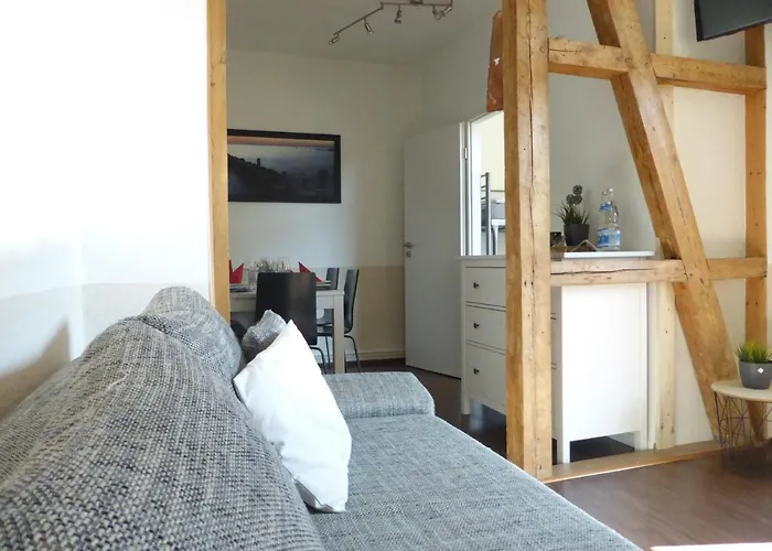 Ferienwohnung Friedrich Schiller, 2 Schlafzimmer, Balkon,kostenloses Wifi, Nahe Zentrum, * Jena