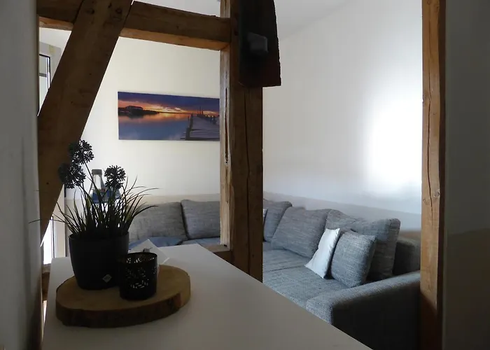 Lägenhet Ferienwohnung Friedrich Schiller, 2 Schlafzimmer, Balkon,kostenloses Wifi, Nahe Zentrum, *