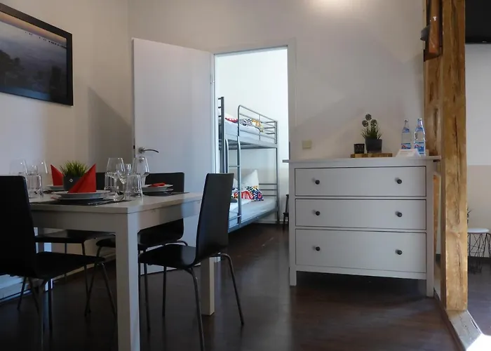 Ferienwohnung Friedrich Schiller, 2 Schlafzimmer, Balkon,kostenloses Wifi, Nahe Zentrum, *