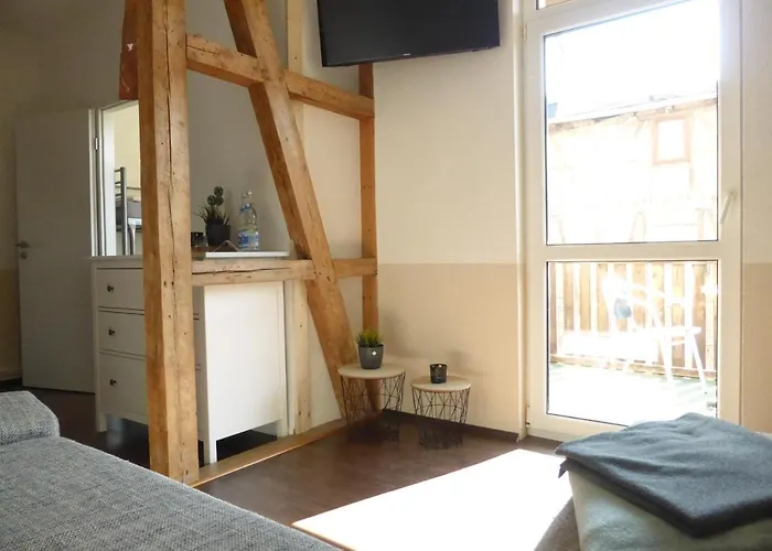 Ferienwohnung Friedrich Schiller, 2 Schlafzimmer, Balkon,kostenloses Wifi, Nahe Zentrum, *