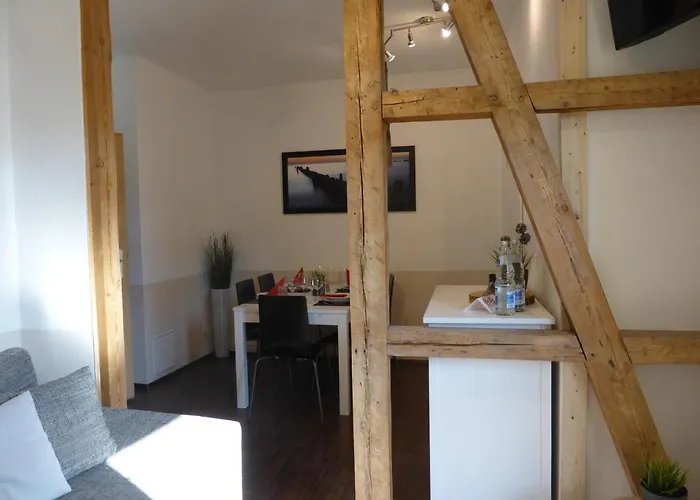 Lägenhet Ferienwohnung Friedrich Schiller, 2 Schlafzimmer, Balkon,kostenloses Wifi, Nahe Zentrum, *