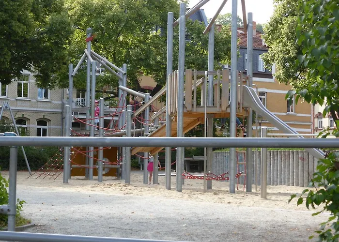 Ferienwohnung Friedrich Schiller, 2 Schlafzimmer, Balkon,kostenloses Wifi, Nahe Zentrum, Lägenhet