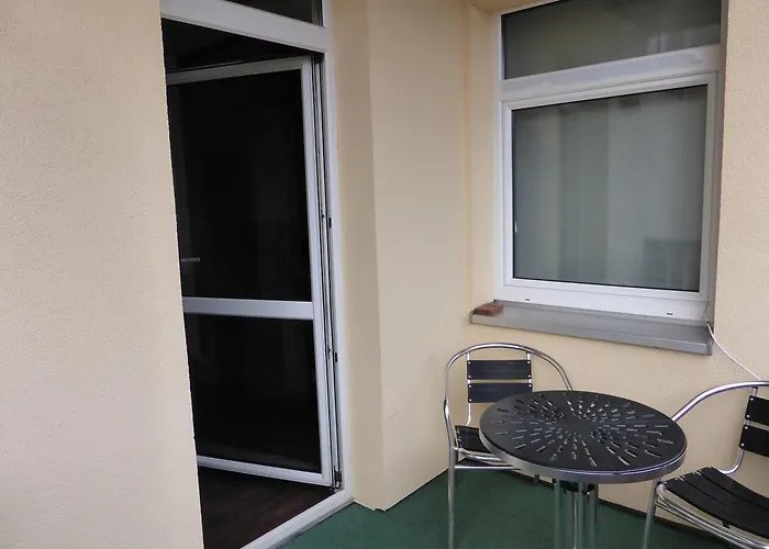 Ferienwohnung Friedrich Schiller, 2 Schlafzimmer, Balkon,kostenloses Wifi, Nahe Zentrum, Lägenhet *